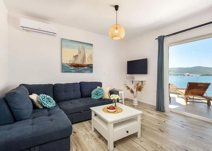 Apartments Morska Vila